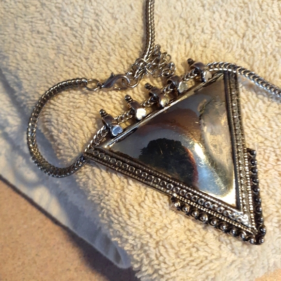 Fantastic 80's V Pendant Choker Set - Picture 5 of 12